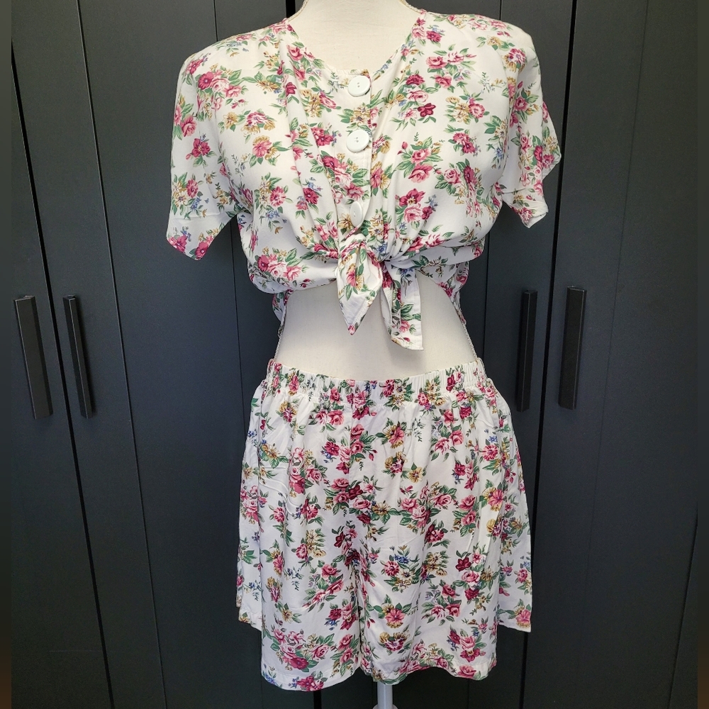 Vintage 1990s Off the Coast two piece coordinated top and shorts set - Picture 4 of 8